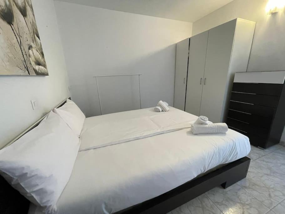 Pool View Apartment Primavera Арона Екстер'єр фото